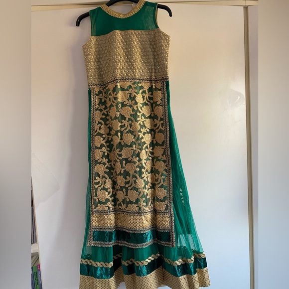 Womens indian outfit anarkali suit/dress size 8/10. Green and gold. - Picture 2 of 7